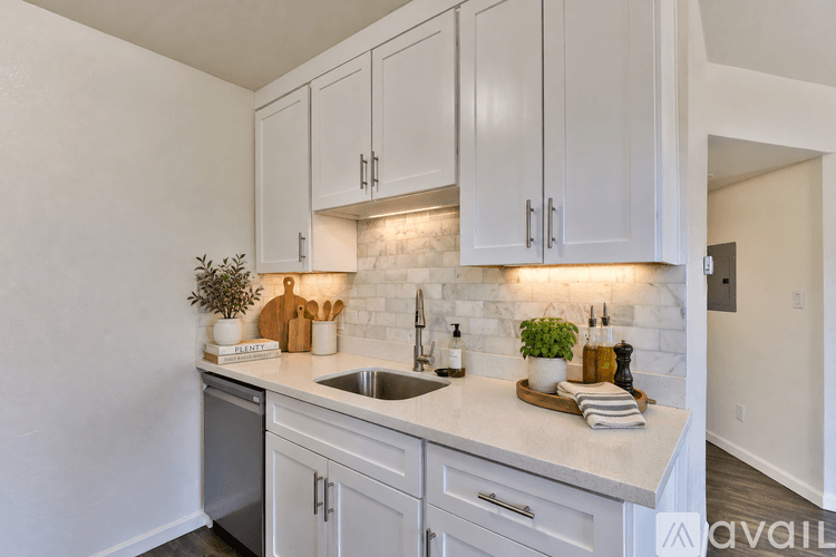 Phoenix Apartment: 4150 N 25th St