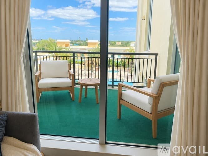 Sarasota Condo: 800 North Tamiami Trail