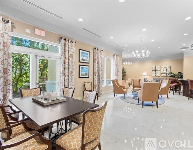 Sarasota Condo: 800 North Tamiami Trail