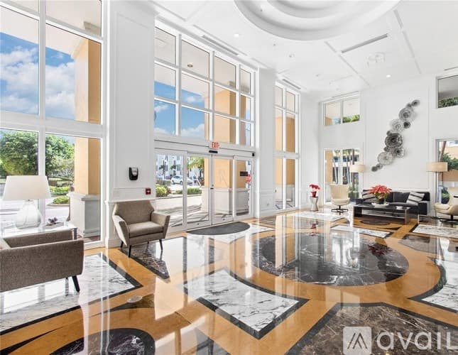 Sarasota Condo: 800 North Tamiami Trail