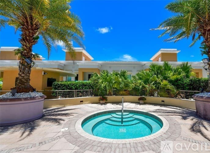 Sarasota Condo: 800 North Tamiami Trail