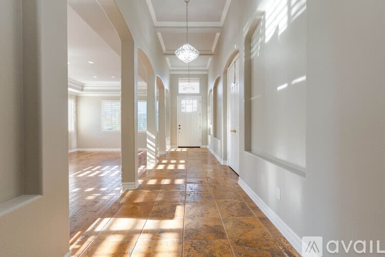 Thousand Oaks House: 750 Huntsdale Court