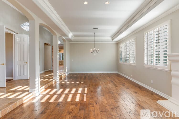 Thousand Oaks House: 750 Huntsdale Court