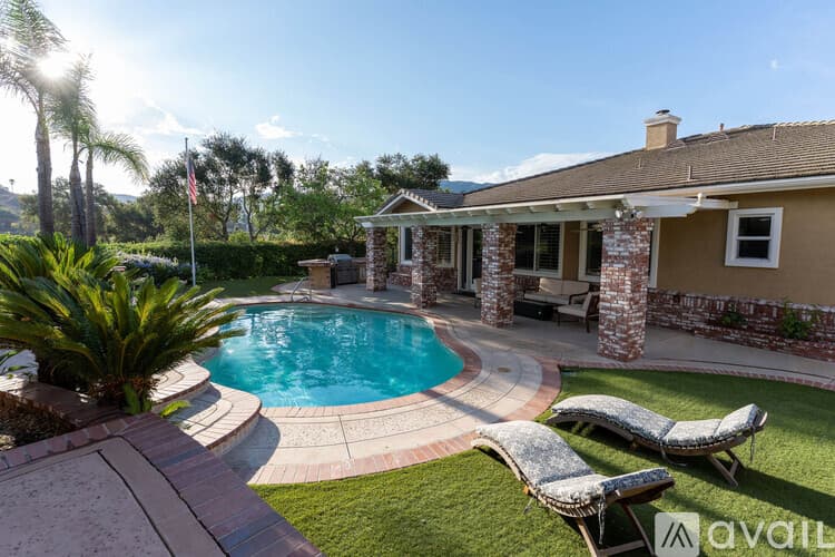 Thousand Oaks House: 750 Huntsdale Court