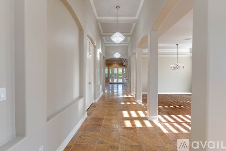 Thousand Oaks House: 750 Huntsdale Court