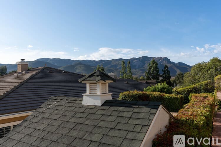Thousand Oaks House: 750 Huntsdale Court