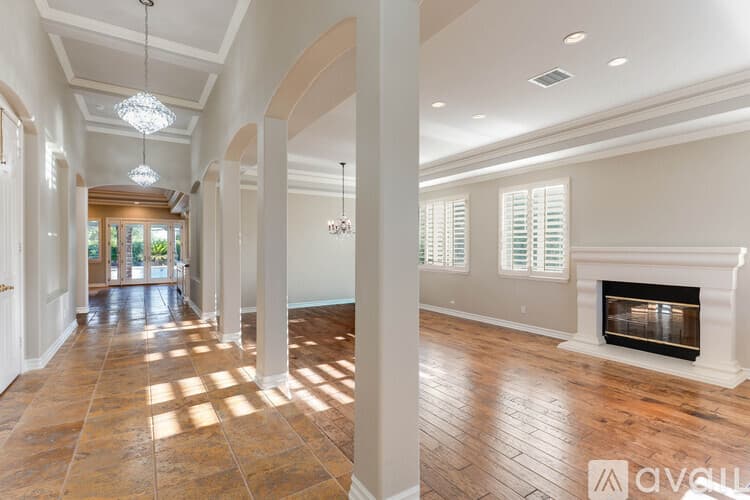 Thousand Oaks House: 750 Huntsdale Court