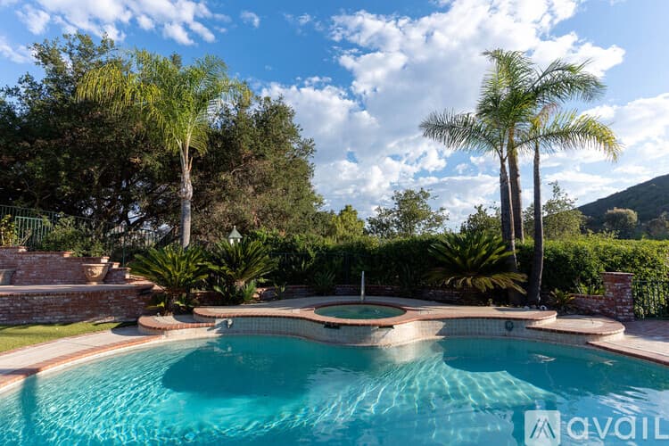 Thousand Oaks House: 750 Huntsdale Court
