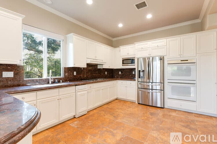 Thousand Oaks House: 750 Huntsdale Court