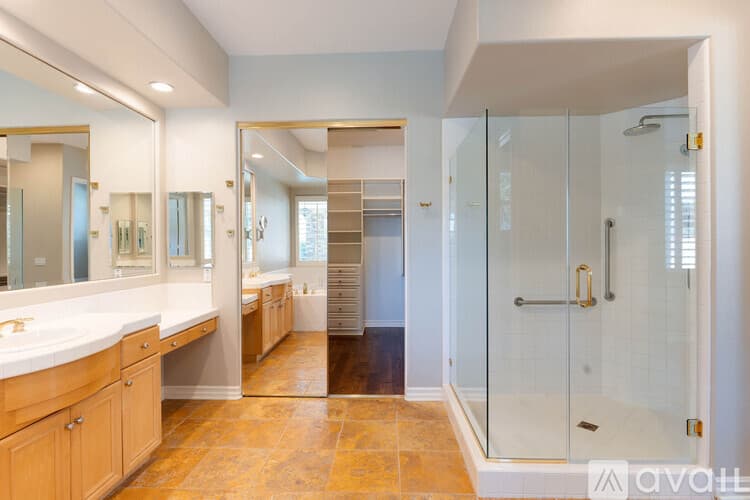 Thousand Oaks House: 750 Huntsdale Court