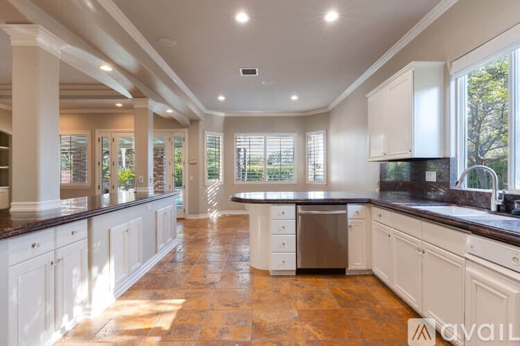 Thousand Oaks House: 750 Huntsdale Court