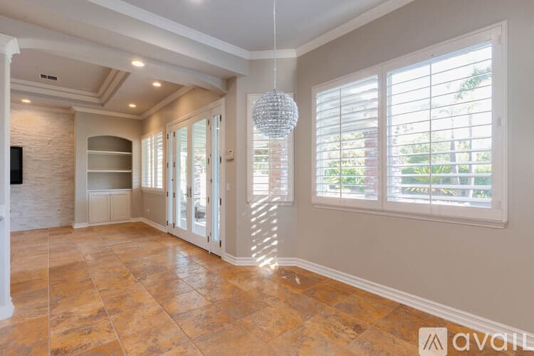 Thousand Oaks House: 750 Huntsdale Court