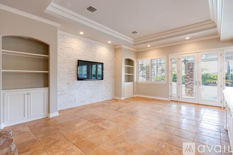 Thousand Oaks House: 750 Huntsdale Court