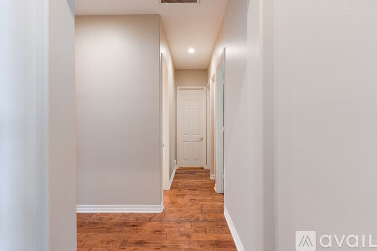 Thousand Oaks House: 750 Huntsdale Court