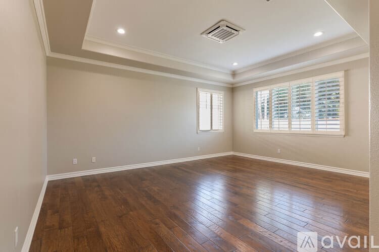 Thousand Oaks House: 750 Huntsdale Court