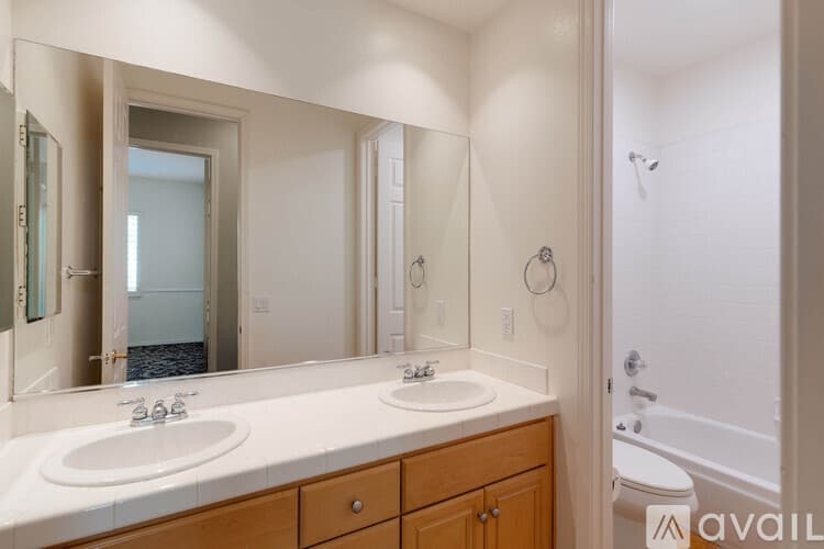 Thousand Oaks House: 750 Huntsdale Court