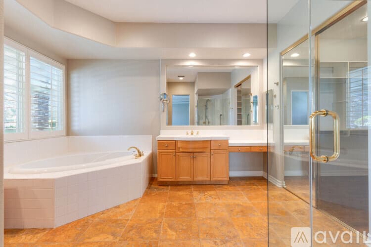 Thousand Oaks House: 750 Huntsdale Court