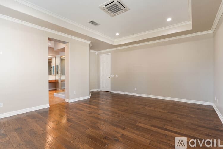 Thousand Oaks House: 750 Huntsdale Court