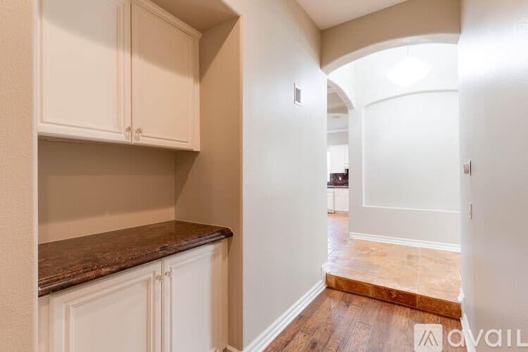 Thousand Oaks House: 750 Huntsdale Court