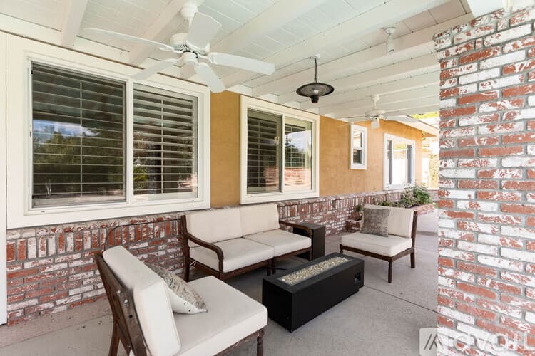 Thousand Oaks House: 750 Huntsdale Court