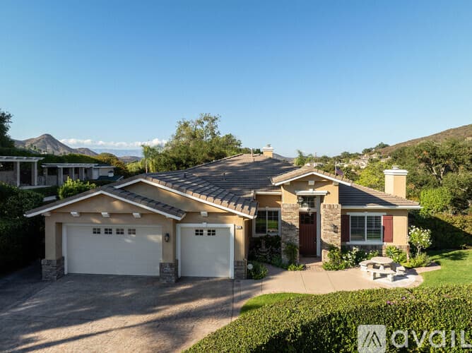 Thousand Oaks House: 750 Huntsdale Court