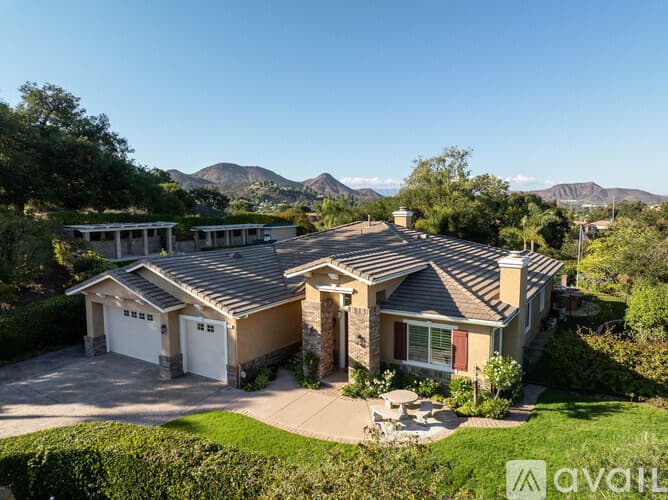 Thousand Oaks House: 750 Huntsdale Court