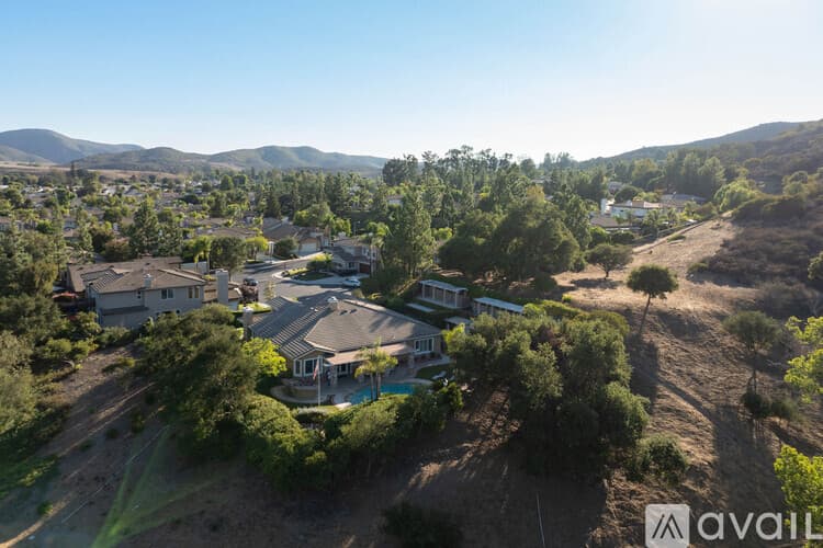 Thousand Oaks House: 750 Huntsdale Court
