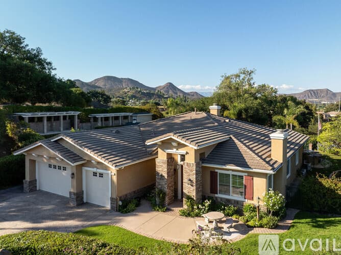 Thousand Oaks House: 750 Huntsdale Court