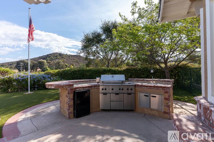 Thousand Oaks House: 750 Huntsdale Court