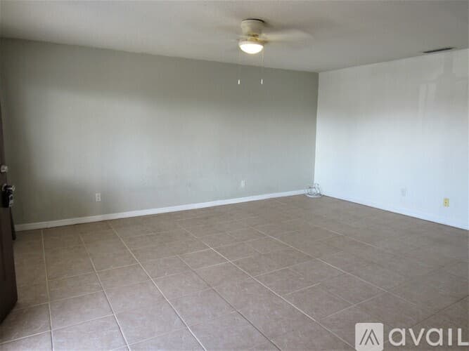Daytona Beach Apartment: 411 N Halifax Ave
