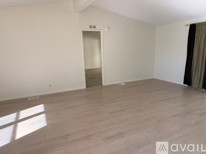 Castaic House: 31945 Calcite Court