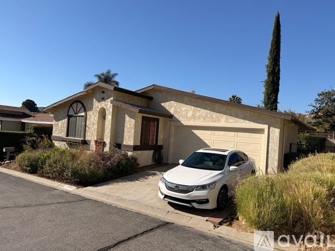 Castaic House: 31945 Calcite Court
