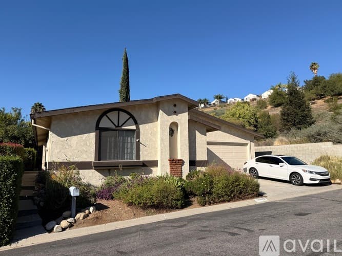 Castaic House: 31945 Calcite Court