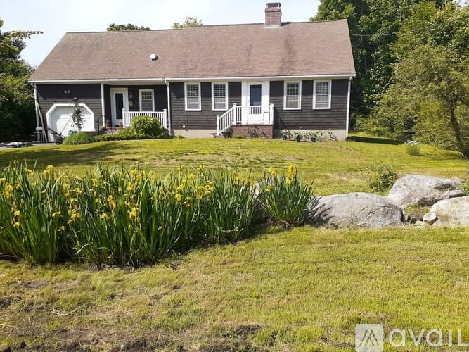 Gloucester Apartment: 55 Ledge Road