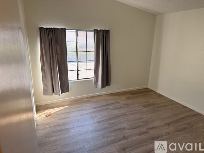 Castaic House: 31945 Calcite Court