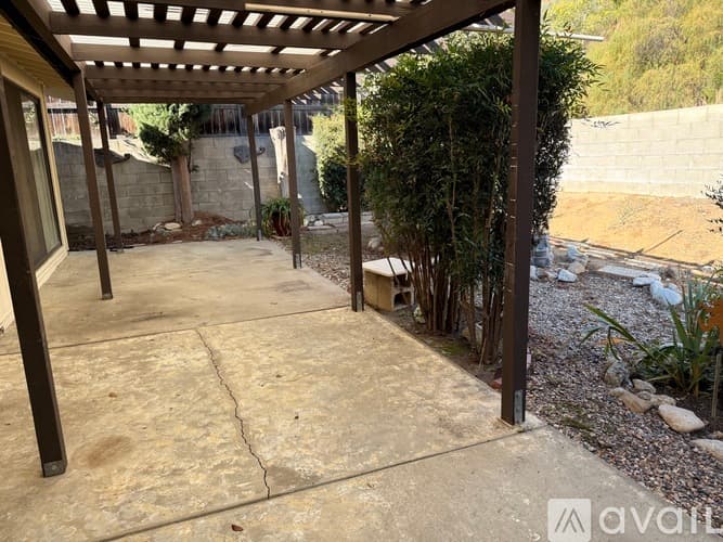 Castaic House: 31945 Calcite Court