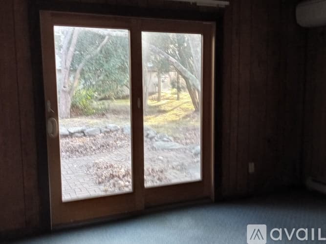 Gloucester Apartment: 55 Ledge Road