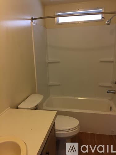 Hemet House: 24784 Rosebrugh Ln