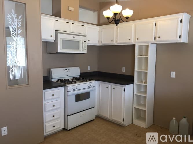 Hemet House: 24784 Rosebrugh Ln