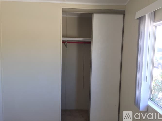 Hemet House: 24784 Rosebrugh Ln