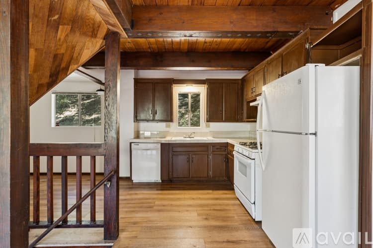 Crestline House: 23527 The Blind Trail