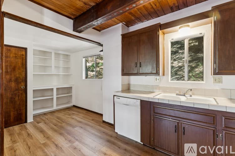 Crestline House: 23527 The Blind Trail