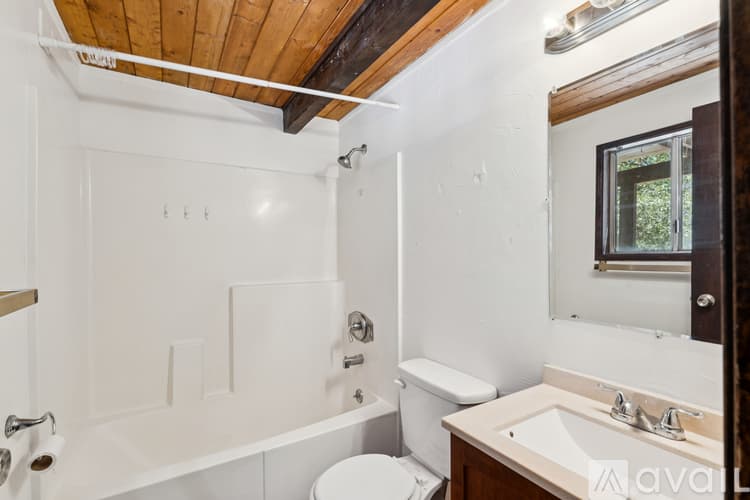 Crestline House: 23527 The Blind Trail