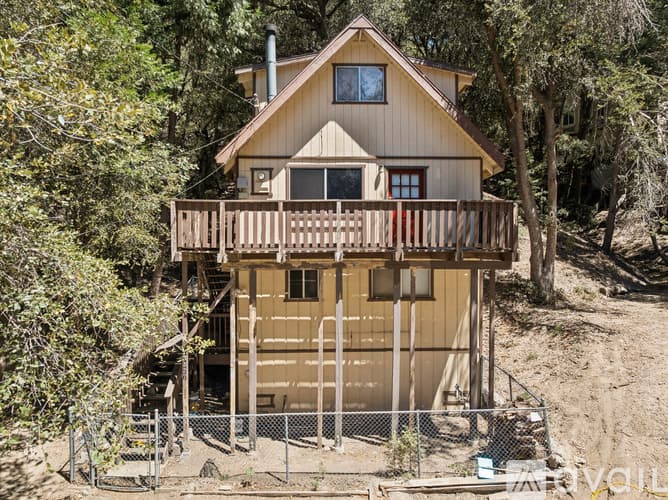 Crestline House: 23527 The Blind Trail
