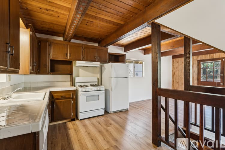 Crestline House: 23527 The Blind Trail