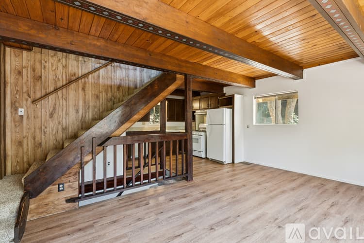 Crestline House: 23527 The Blind Trail