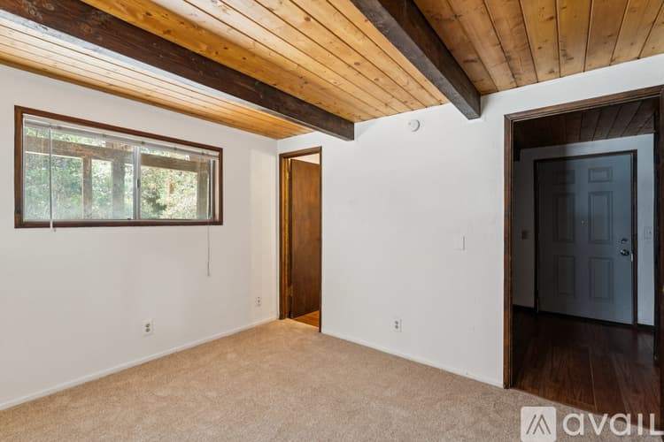 Crestline House: 23527 The Blind Trail