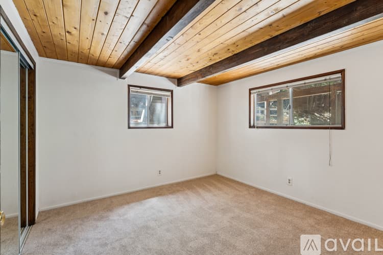 Crestline House: 23527 The Blind Trail
