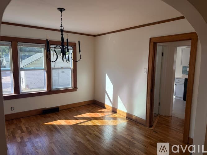 Topeka House: 1259 SW High Ave