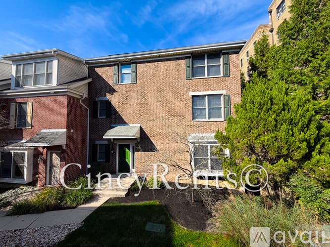 Cincinnati Condo: 1716 Grandmere Ln